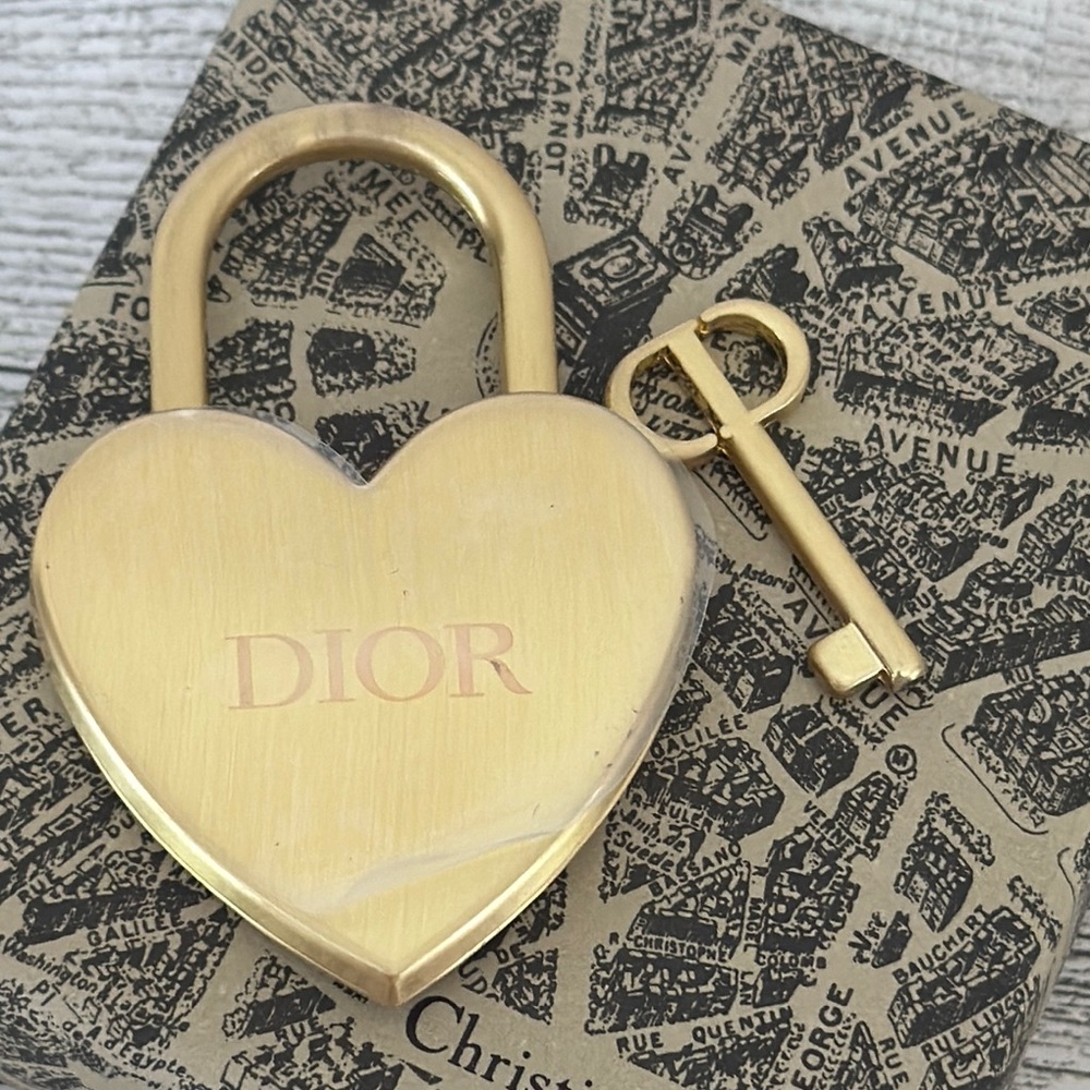 Dior Gold Heart Padlock Cadena & Key Set Includes Box & Gift Bag NEW - Picture 4 of 9